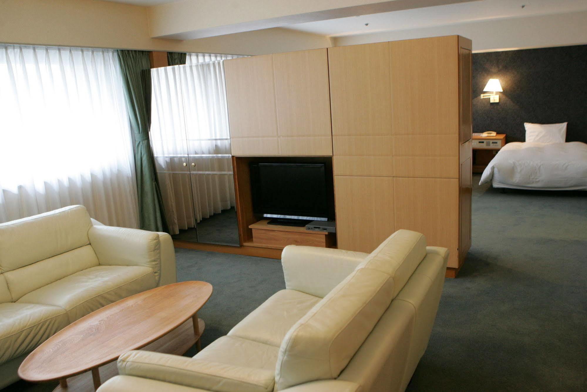 Green Rich Hotel Nishitetsu Ohashi Ekimae Fukuoka  Exterior photo